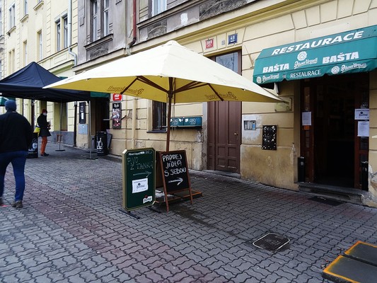 Tabulka „čtyřkových“ restaurací s roznosem nebo prodejem z ... Obrázek 1